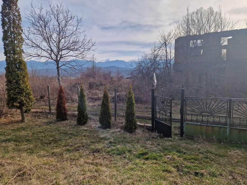 Имот в с.Очуша за вила, къща илиовощна градина