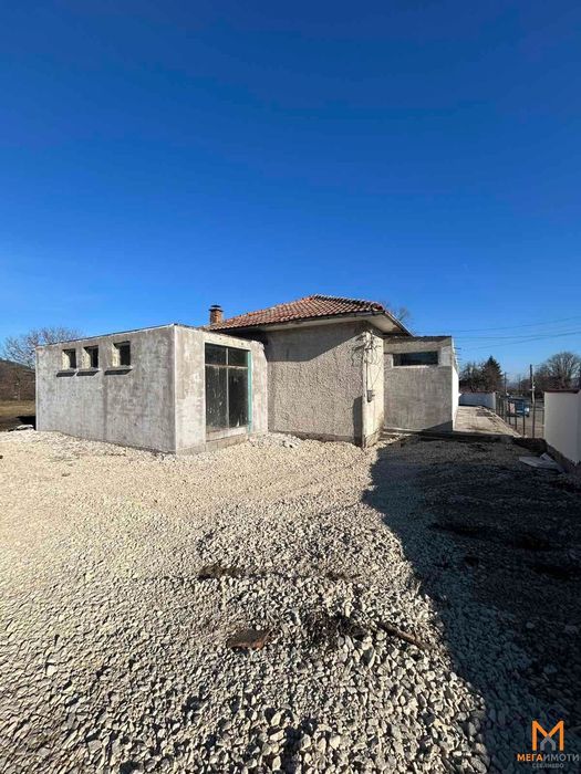 Дава се под наем Промишлена сграда в с. Кормянско, Област Габрово - 1500 кв.м за 306 € - Снимка #1