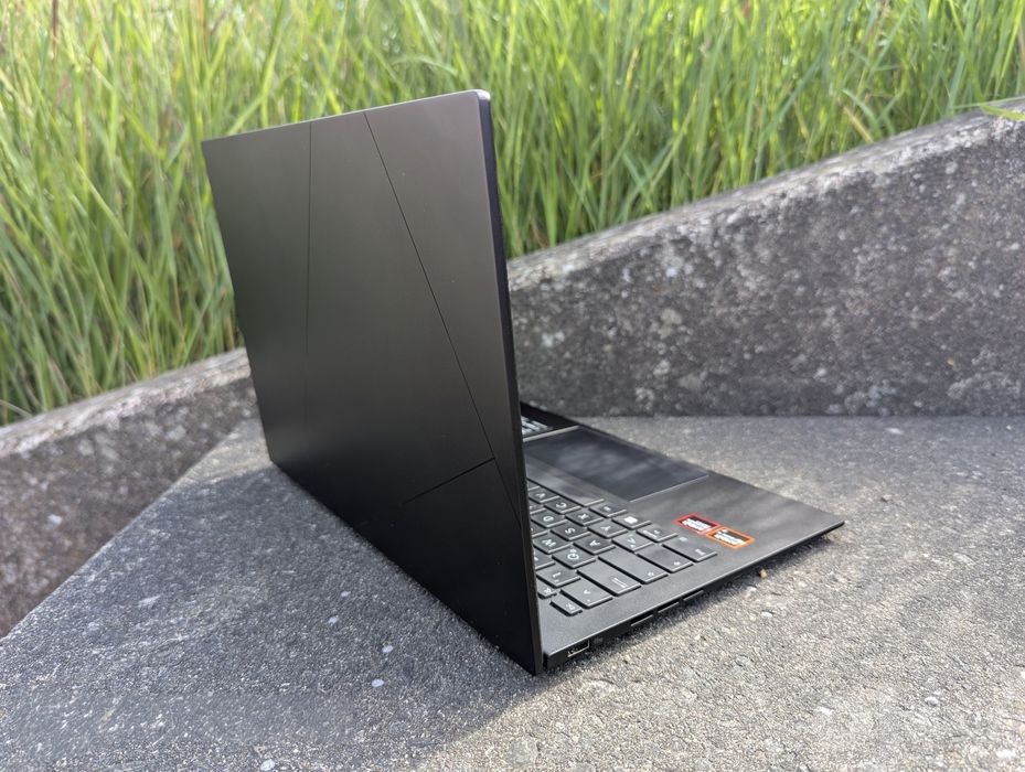 Продается ноутбук ASUS Zenbook UM3406K