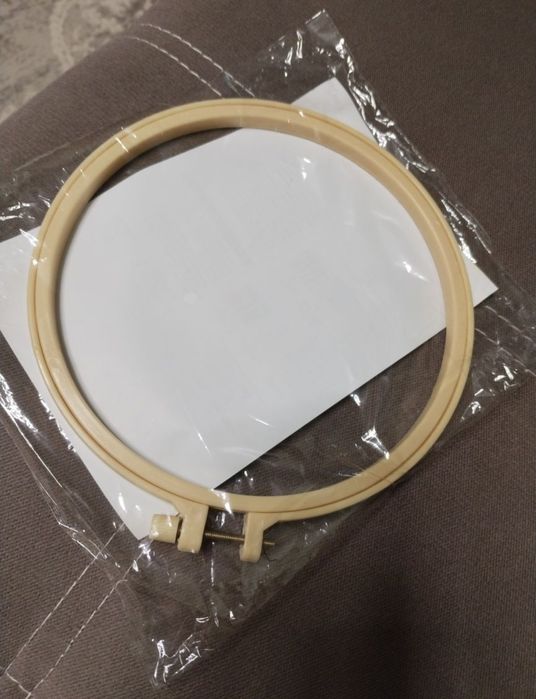 Отдам за шоколадку пяльца новые