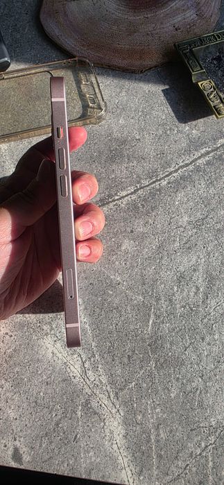 Телефон IPhone 13
