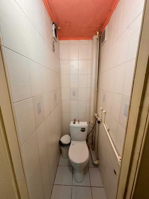 Продам 3-х комн., Достык Мол