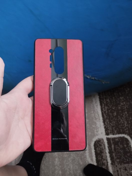 Чехол на телефон