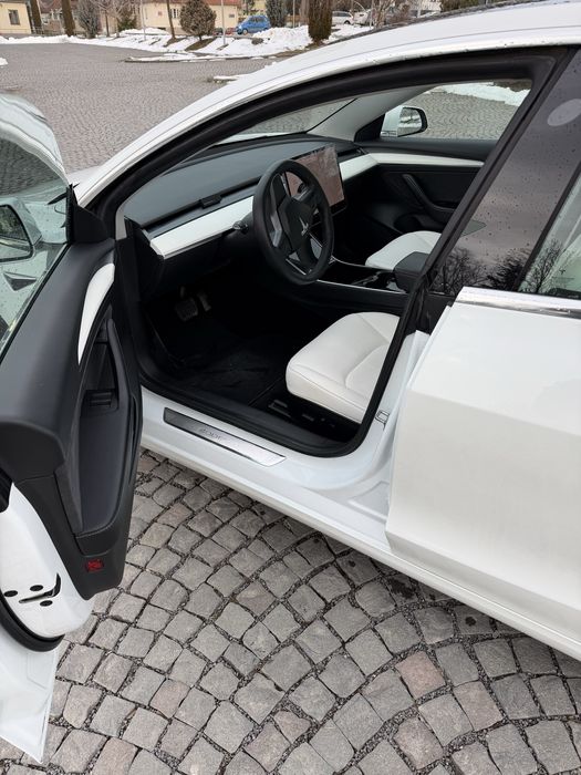 Tesla model 3 standard range+ 2019