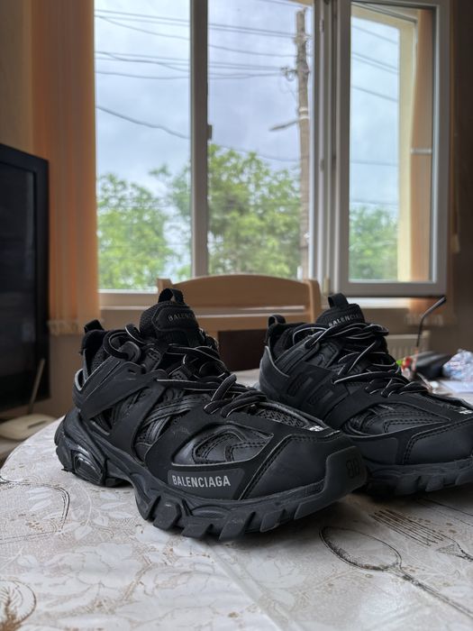 Balenciaga trak