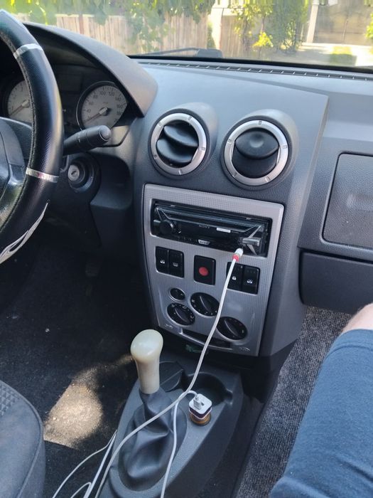Logan mcv van autoutilitara