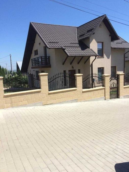 Casa individuala, situata in Ipotesti, in zona clinicii Hereditas.