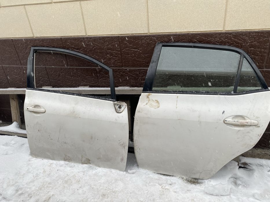 Дверь Тойота Аурис