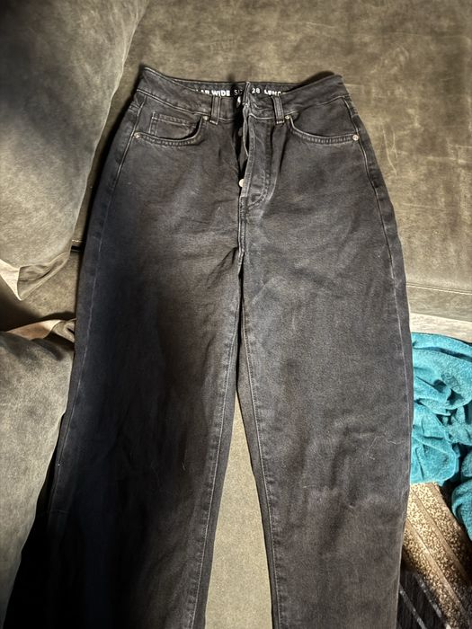 Дънки и кожен клин