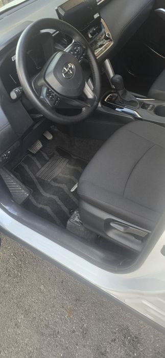 Tayota carolla cross 2025