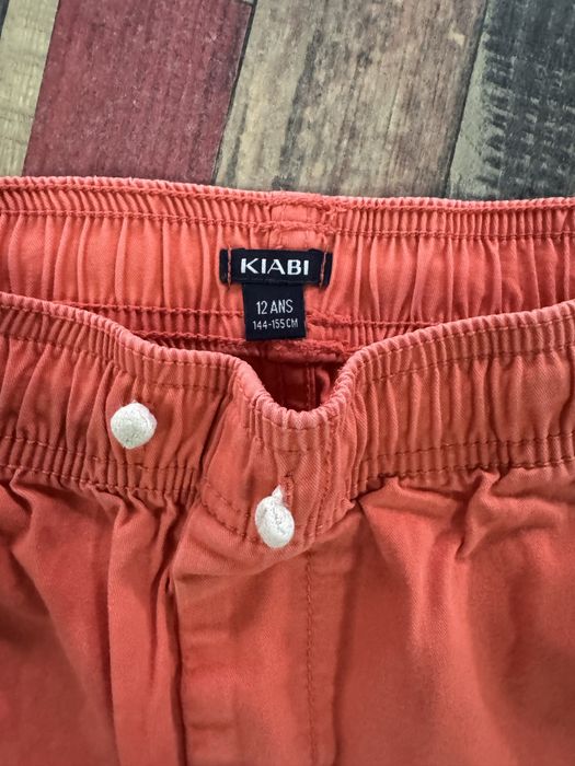 Червени и сиви памучни къси панталони Kiabi за 12-годишни.