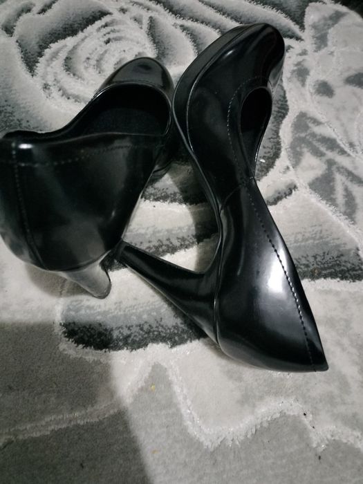 Дамски обувки с висок ток