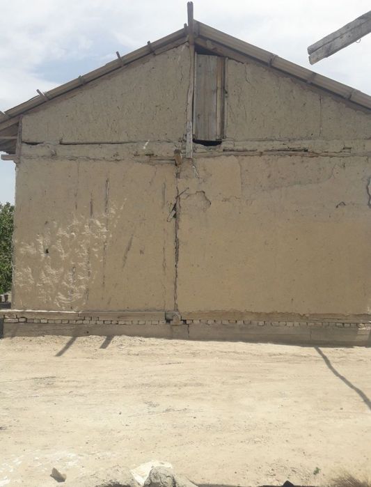 Hovli Sotiladi Qiziltepa