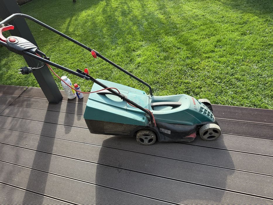 Masina de tuns gazon/iarba electrica Bosch ARM 32, putere 1200W