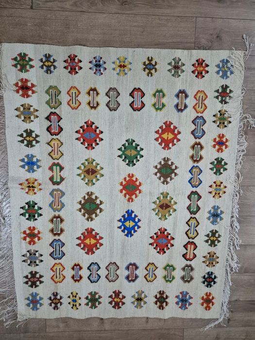Covoare vechi - zestre pastrată - nefolosită