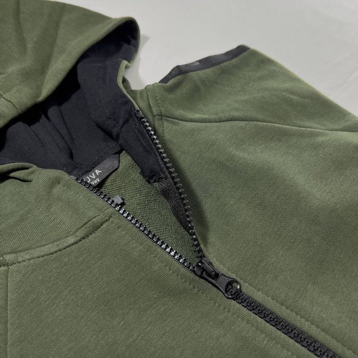 Спортивный костюм на весну