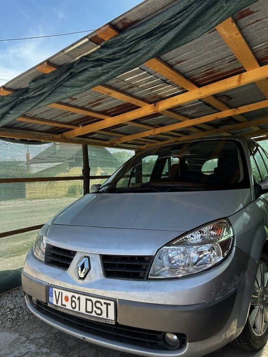 Vand Renaul Megane Scenic,este in stare buna,are 7 locuri,actele la zi