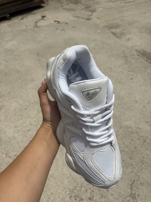 New balance white