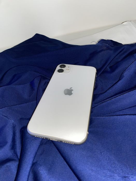 iPhone 11 64 ГБ, белый, идеальное состояние