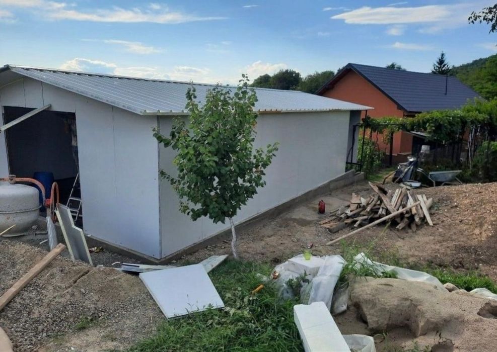 Magazi și garaje metalice