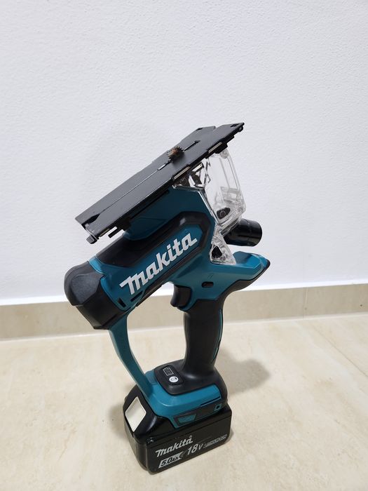 Masina de decupat makita DSD180