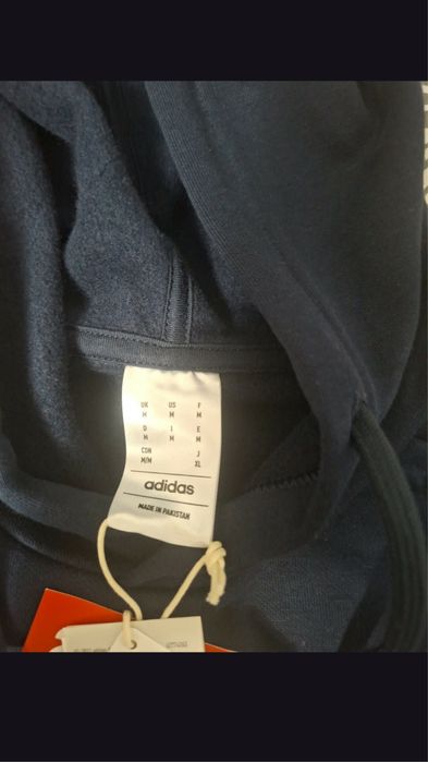Hanorac adidas nou cu etichetă