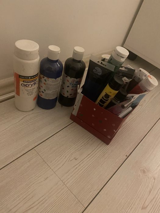 Vand sevalet in stare buna,adaug vopsele si carte profesionala