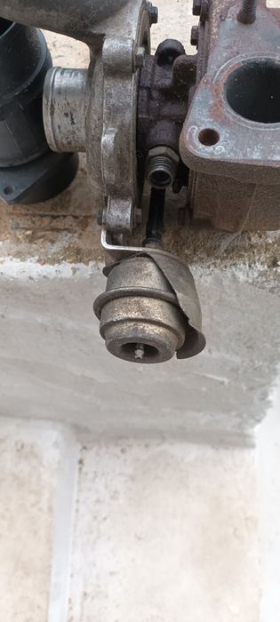 Продавам турбо и дебитомер рено лагуна 2