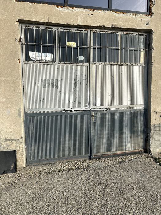 Индустриални гаражни врати 298/298 4броя 298/490 2броя