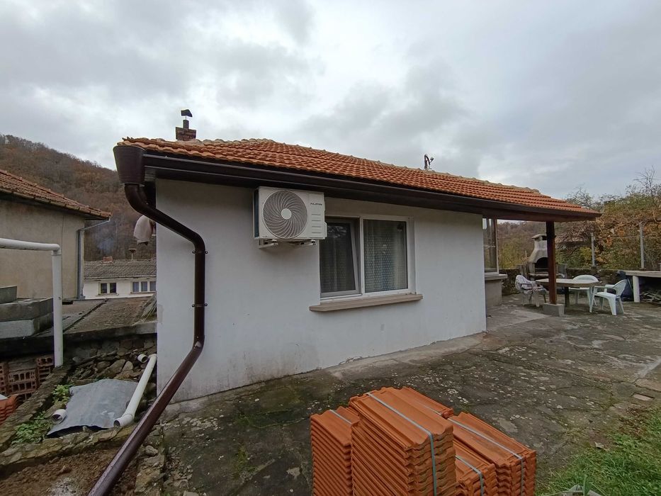 Монолитна къща в с. Жълтеш