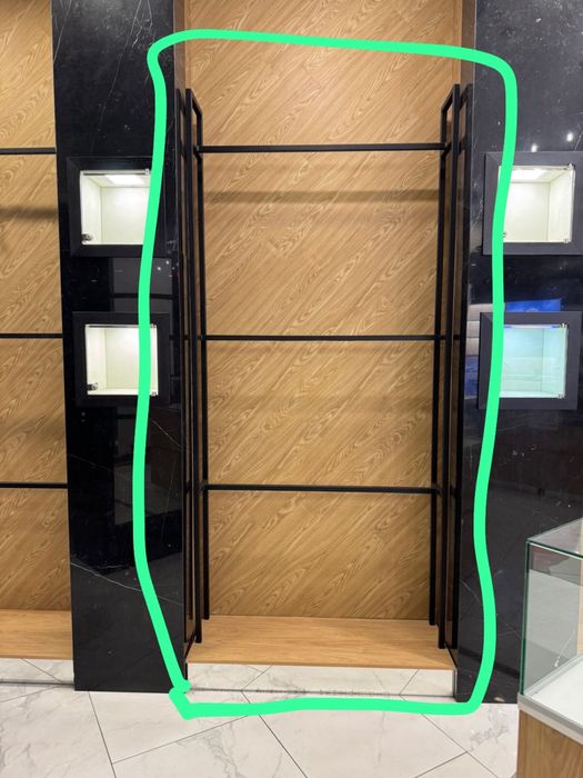 Витринные вешальные полки