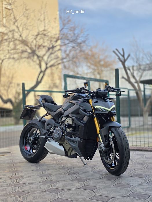 Сотилади Ducati Streetfighter V4S