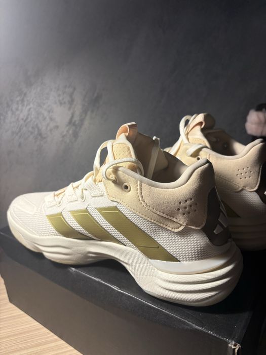 Adidasi Handbal Courtstabil marime 40,5