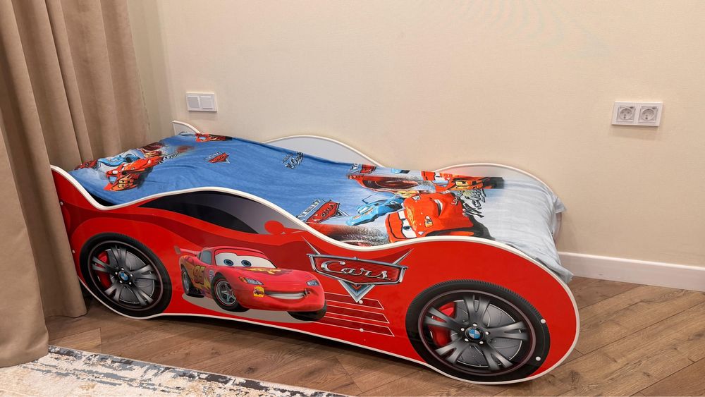 Детская кровать машинка