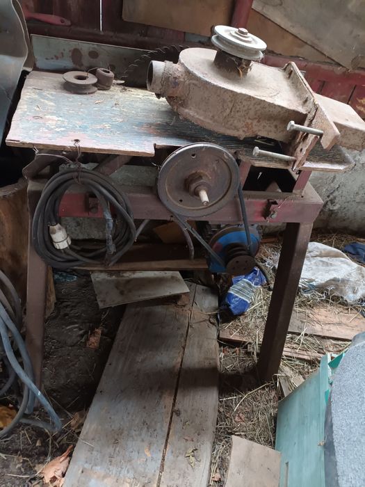 Vand  circular si abric prelucrare lemn+ moara .