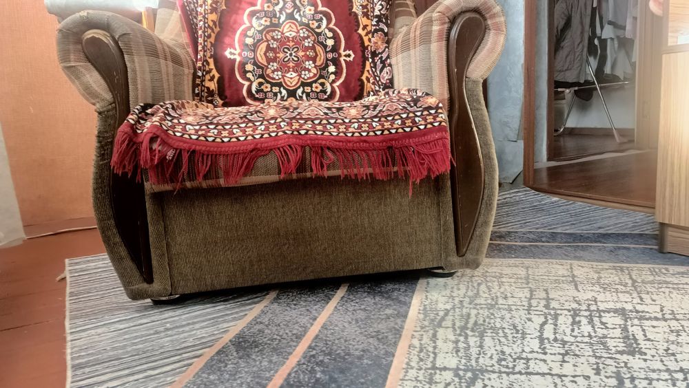 Продам Два кресла б/у .