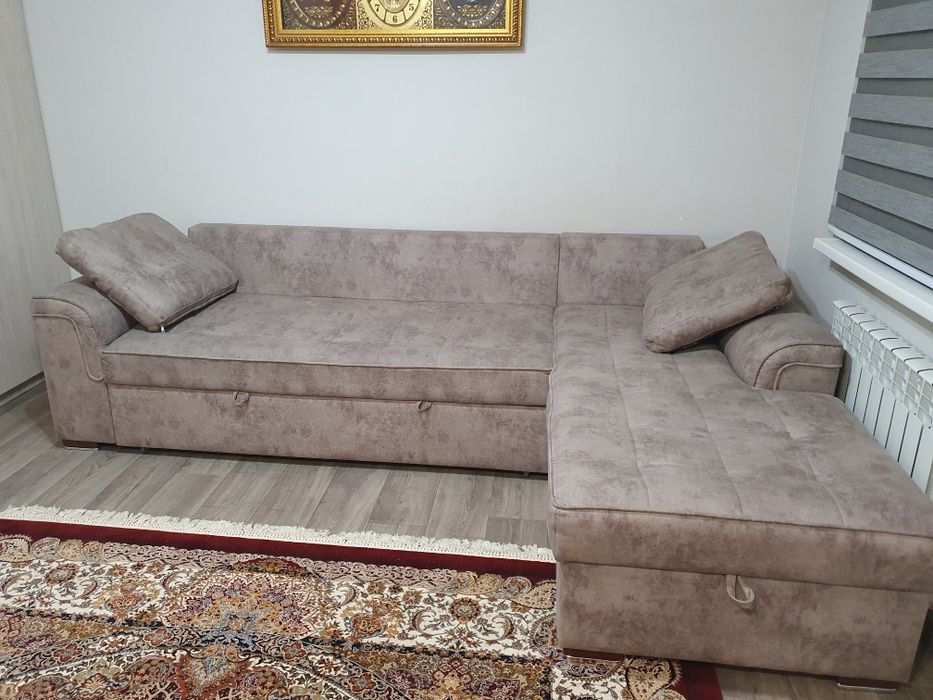 Диван Б/У янги..