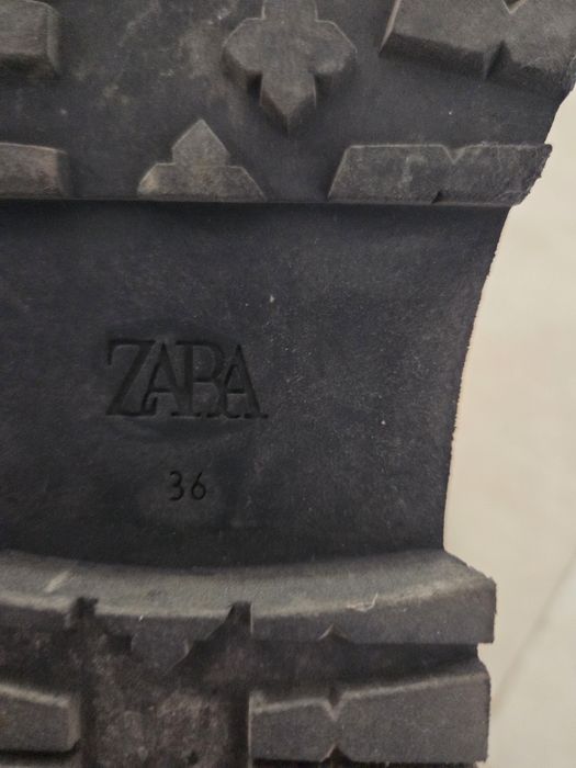 Vand pantofi Zara marimea 36 cu ținte, ca noi