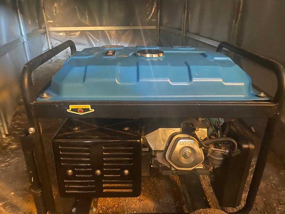 Продам бензиновую электростанцию