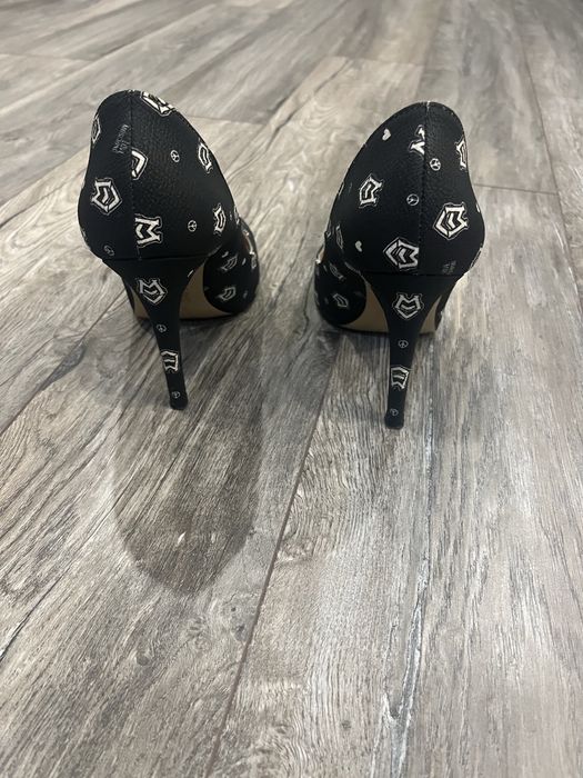 Обувки с ток Love Moshcino