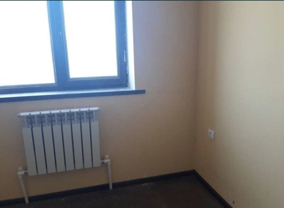 Moynaqda taza domda 3 xanali kvartira satiladi 70 million. Izinde kre