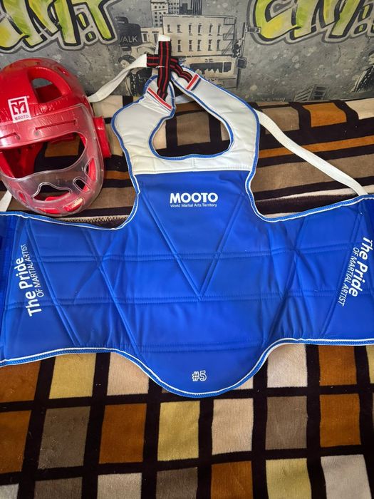 Протектор и шлем для таэквондо