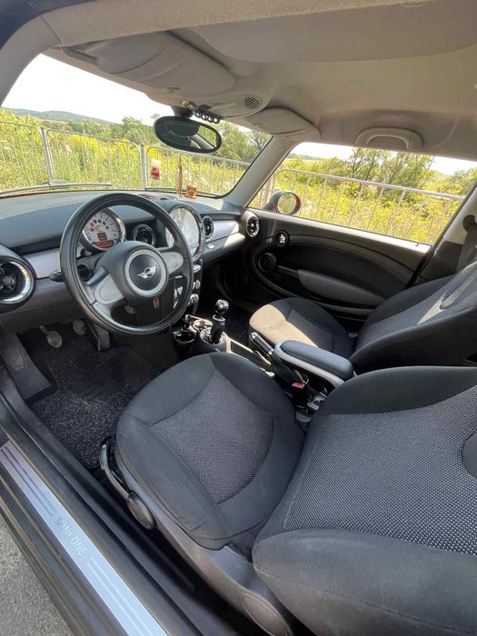 mini cooper
Motor 1.4
Putere:95cp
Combustibil:benzină
An de fabricaţ