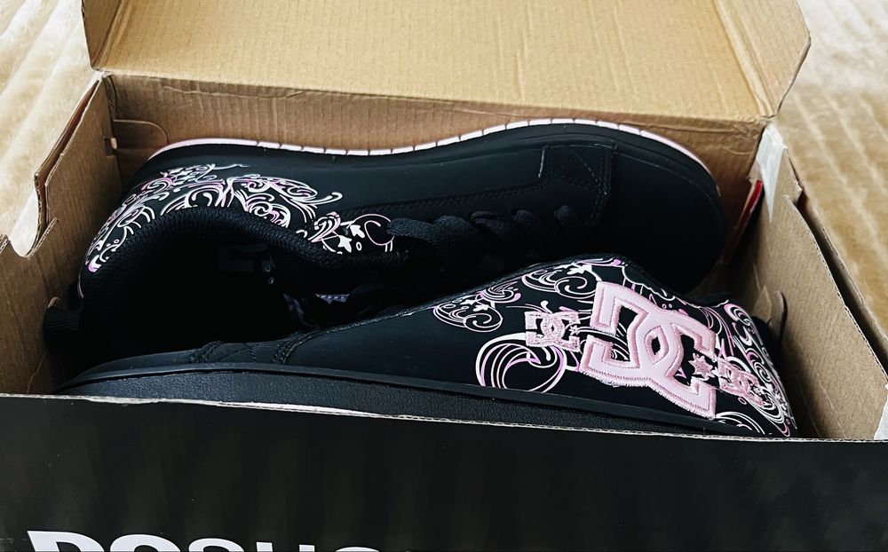 Pantofi DC court graffik Pixie roz si negru