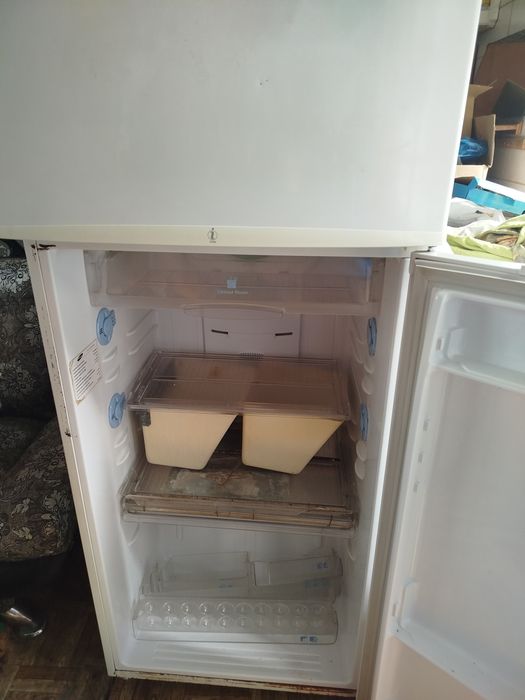 Продам холодильник  Samsung RT44MBSW