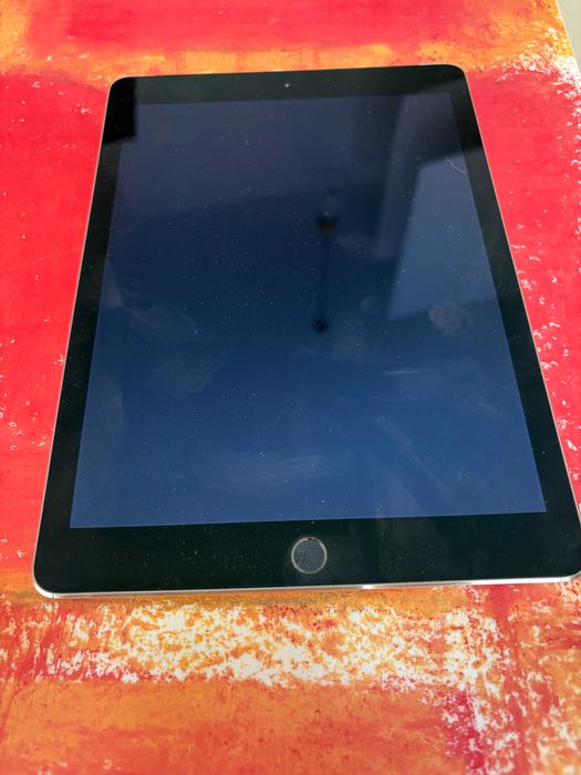 iPad air 2 model A1567 -  16GB, Wi-Fi, 9.7 inch - Space Gray