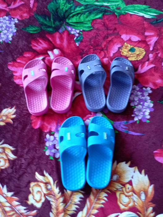 Продам детскую обувь