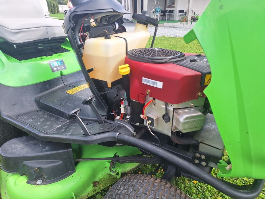 Tractoras iarbă gazon Viking