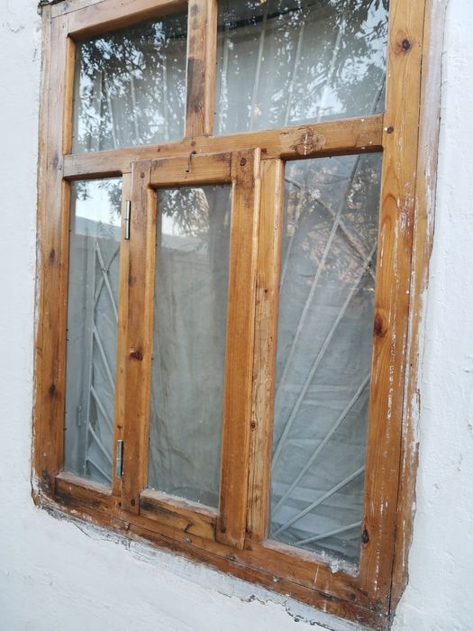 Дераза ойнаси билан сотилади