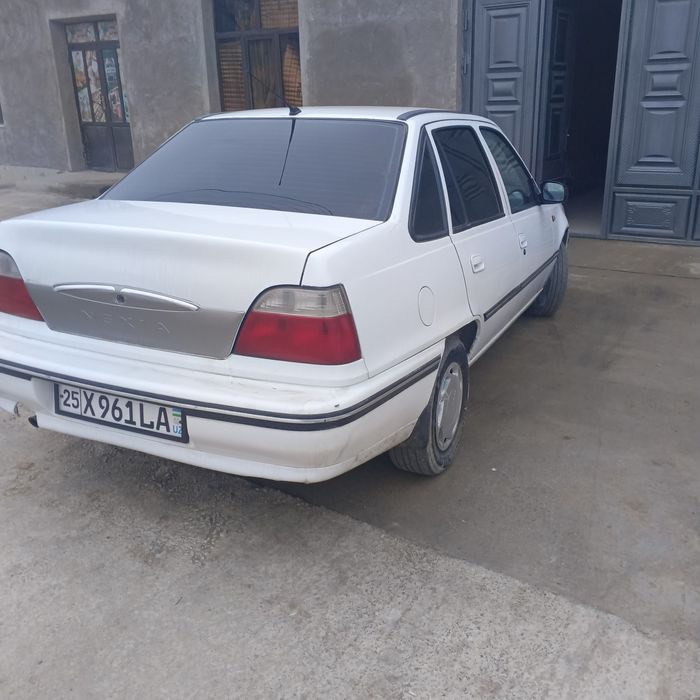 Nexiya 1 2007 sotiladi mashina zor narxini kelishamiz